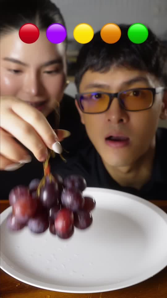ผลไม้หลายสีจิ้มน้ำปลาหวาน
